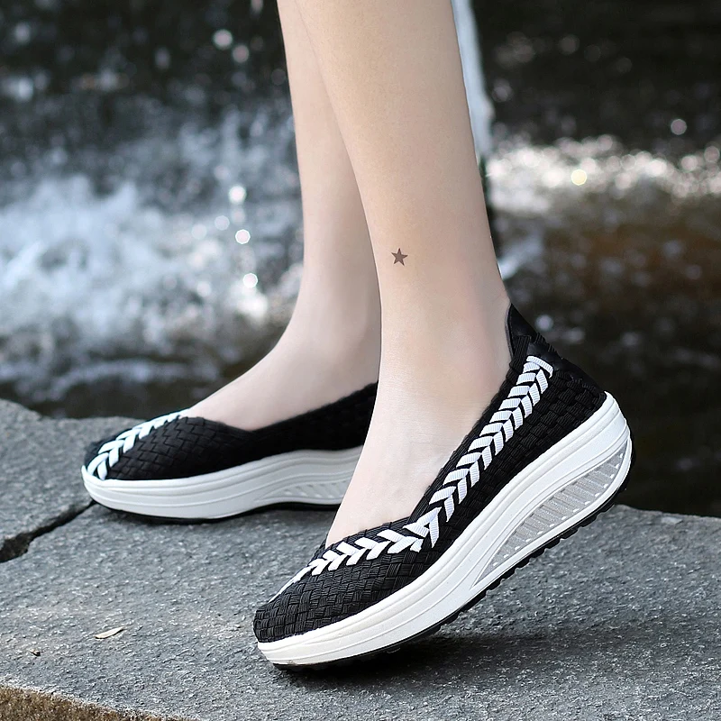 Женские кроссовки на плоской подошве плетеные сандалии танкетке удобные пляжные