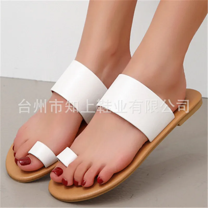 

Тапки женские 2021 летние новые стильные римские ретро сандалии на плоской подошве женская повседневная обувь женская обувь