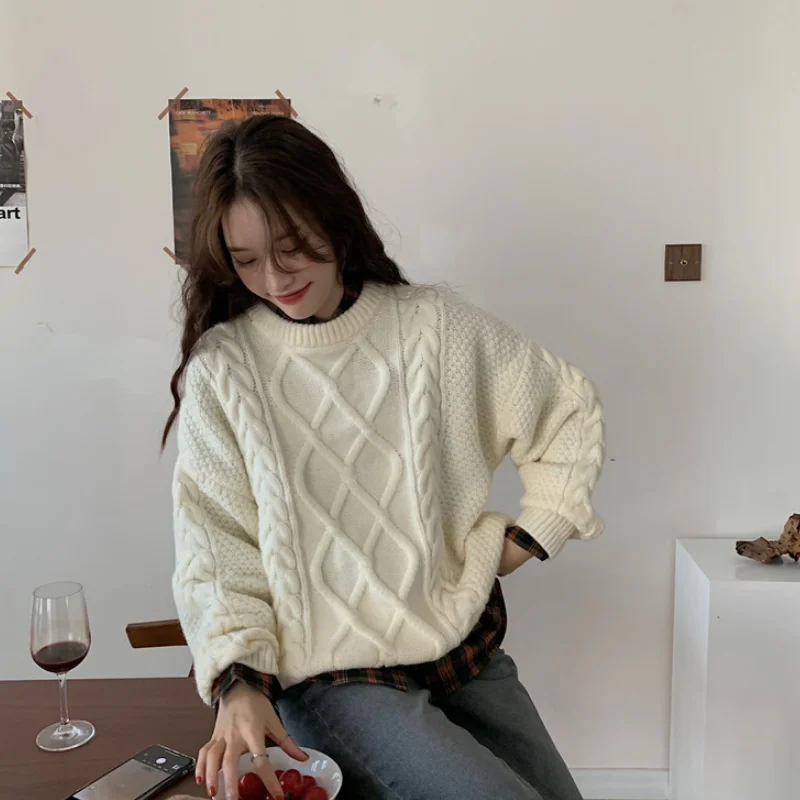 

2021 new fashion simple ladies fall/winter loose round neck versatile design long-sleeved solid color twist sweater