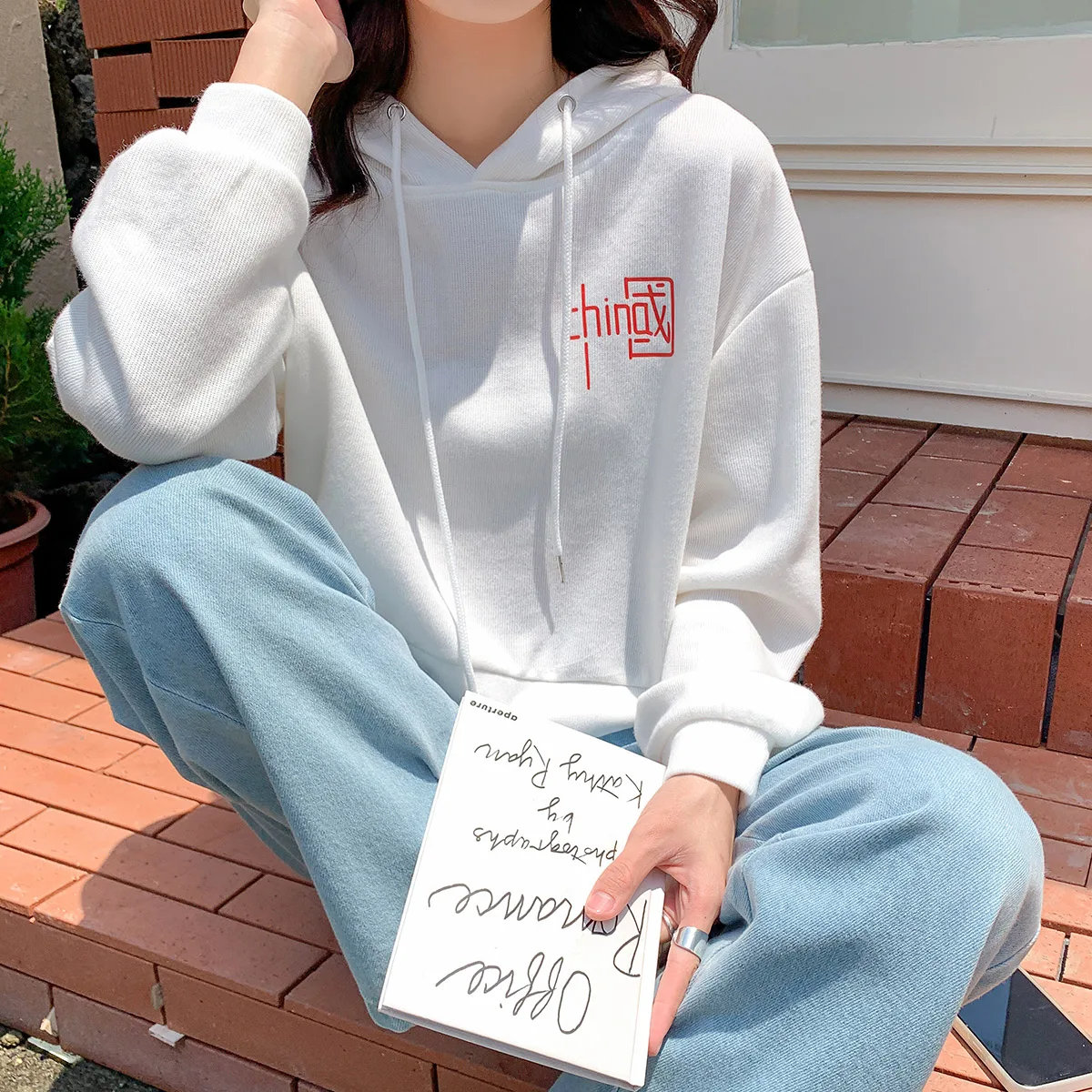 

Женский короткий свитер с капюшоном, тонкий свободный однотонный пуловер с текстовым принтом в Корейском стиле, весна-осень 2021