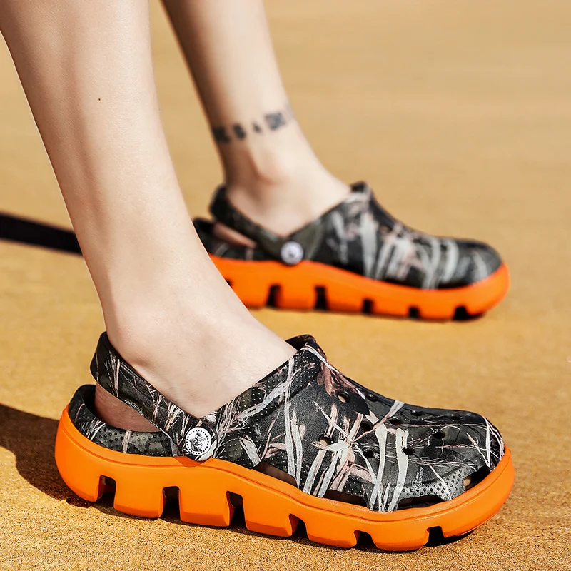 

Summer Men Clogs Rubble Beach Sandals Lovers Hollow Out Garden Slippers Shoes Fashion Men Beach Sandals Sandalia Masculina