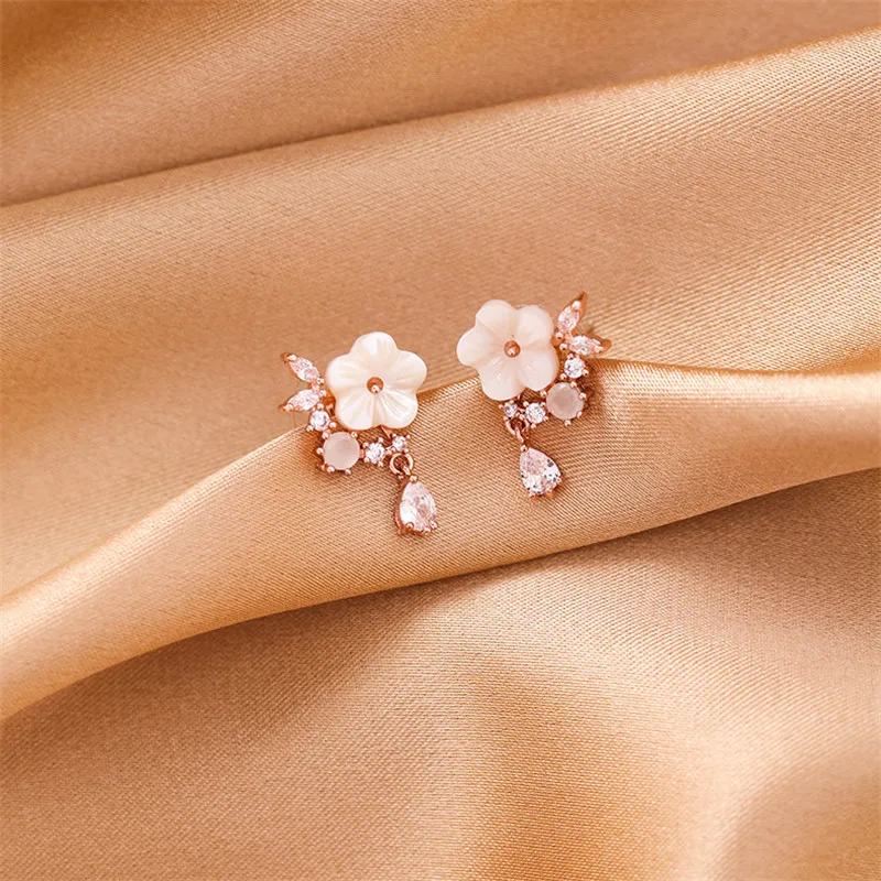 

Trendy Kroean Micro-inlaid Shell Flower Crystal Water Drops Earrings Literary Compact Mini Flower Stud Earrings Jewelry