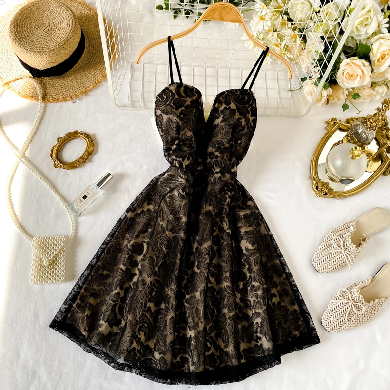 Женское платье с v-образным вырезом кружевное открытыми плечами и открытой
