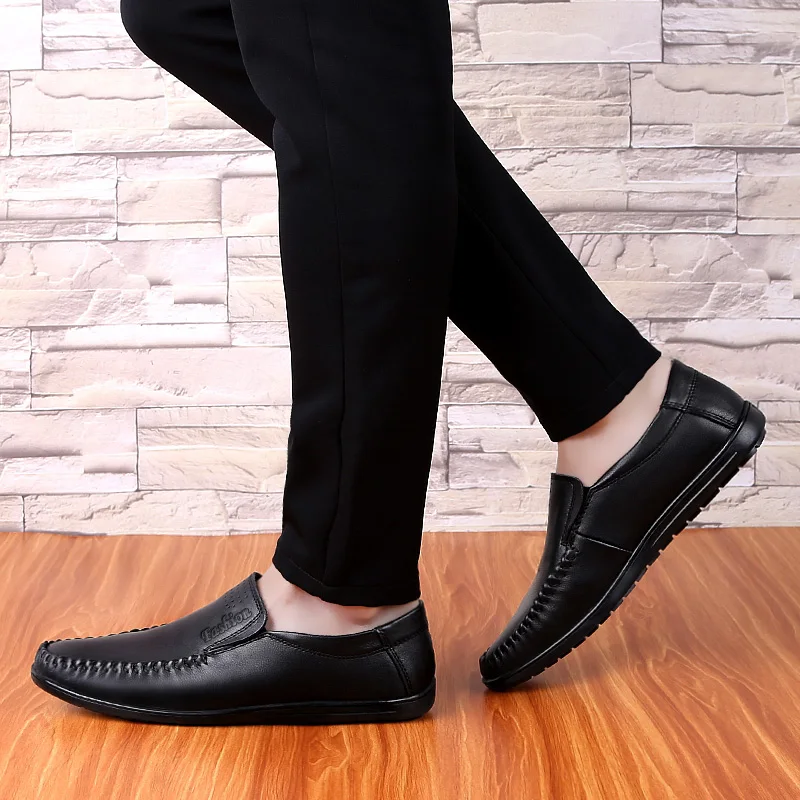 

Genuine Leather Men Shoes outdoor slip on Casual Luxury Brand 2020 Men Loafers Moccasins Breathable Male Boat Shoes men