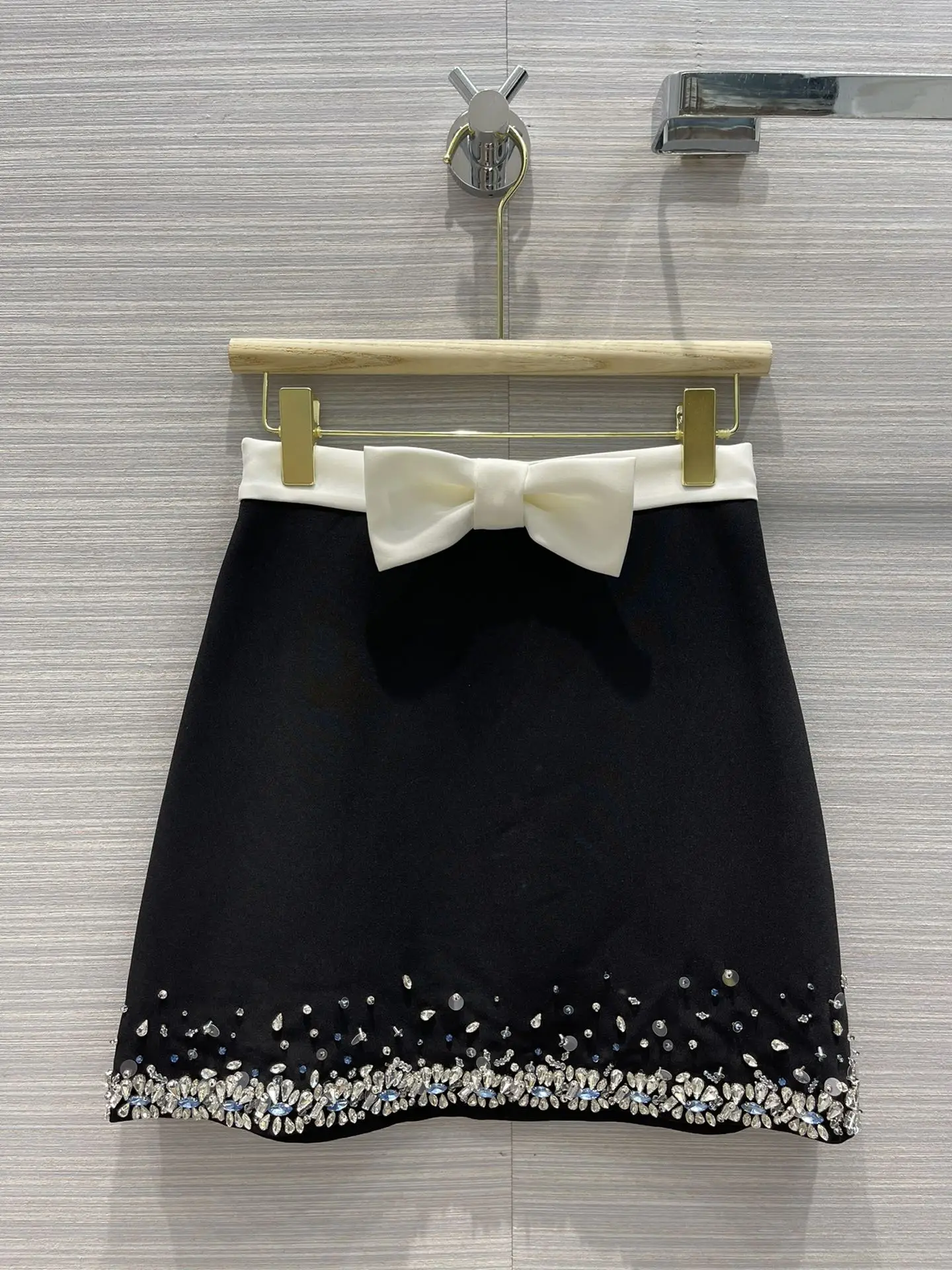 Sweet Luxury Crystal Skirts for Women Summer 2021 New Bow Contrast Waist A-line Mini Skirts High-end Brand Acetate Solid Skirts
