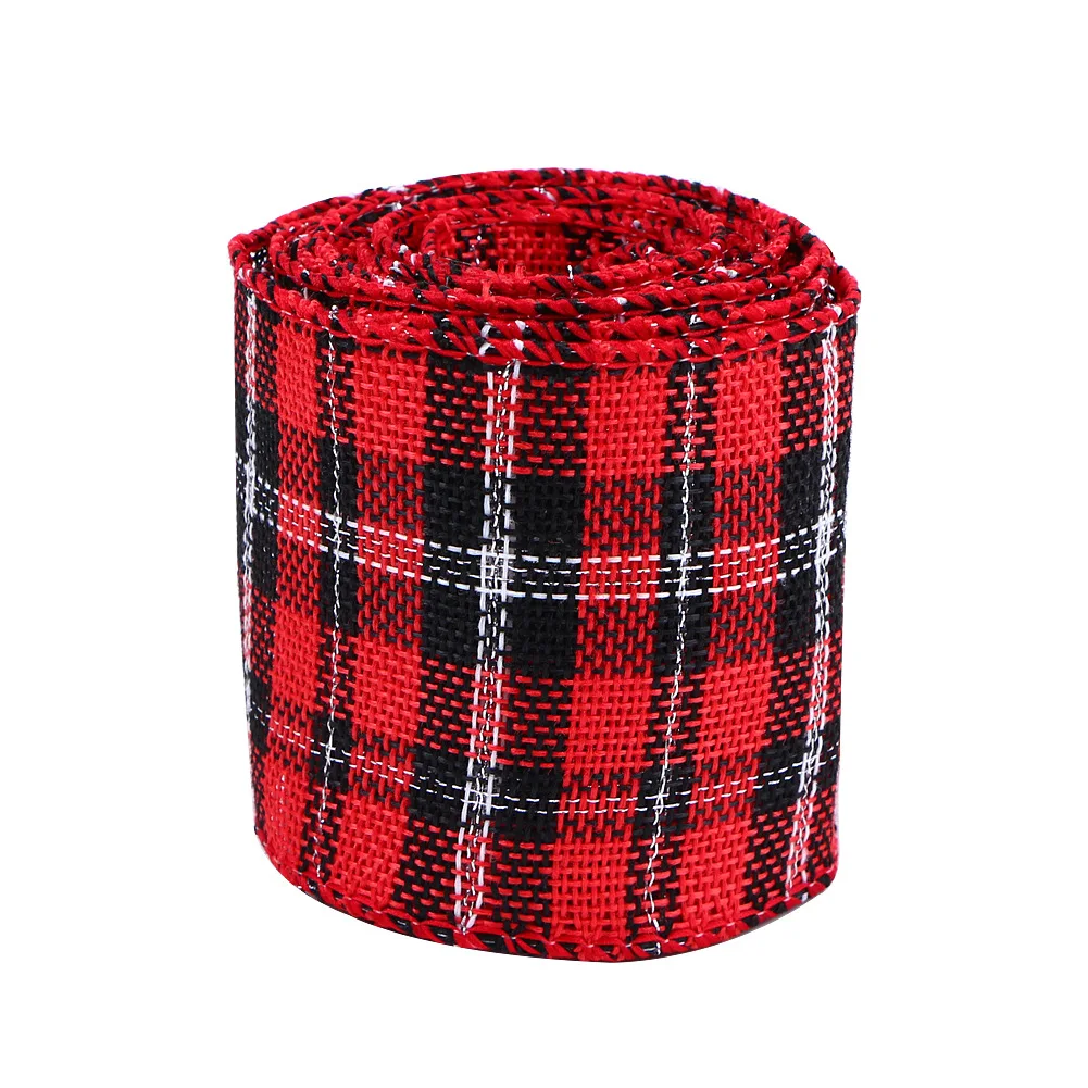 С принтом в декорированном мешковиной горшке ленты Рождественская елка