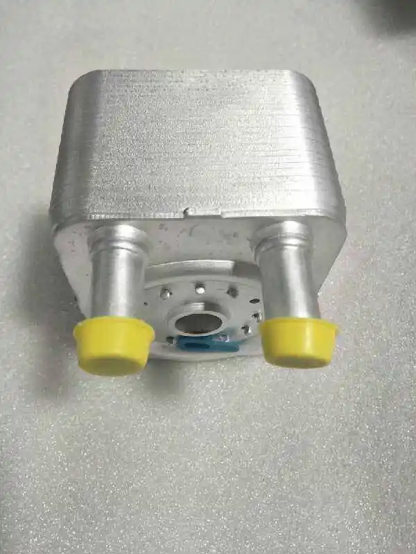 Масляный радиатор двигателя для Audi A3 A4 A5 A6 Q5 Q7 Volkswagen Bora OEM:038117021B 95510702103 95510702101 |