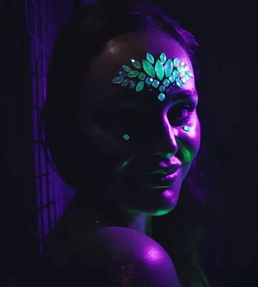 

EDM DIY Face Luminous Stickers Jewels Acrylic Eyebrows Drill Masquerade Music Dance Festival Body Nightclub Night Glow Stickers
