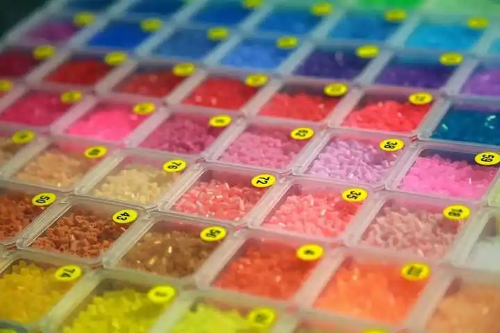 YantBeads 2,6 мм Мини бусины комплект ювелирных изделий 96/120/144 цвета 550 шт. цветов DIY Хама бусины железных шариков высокое качество подарок