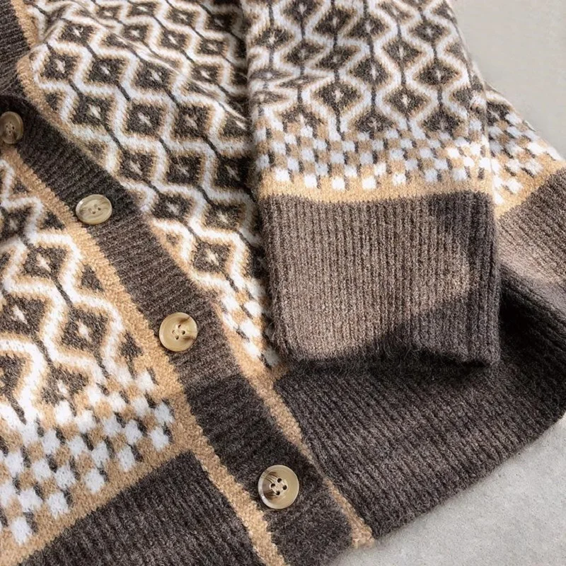 

Autumn winter European Vintage Single Breasted Cardigans Womens Sweaters V-Neck Short length Fashionable chic female Knitwear