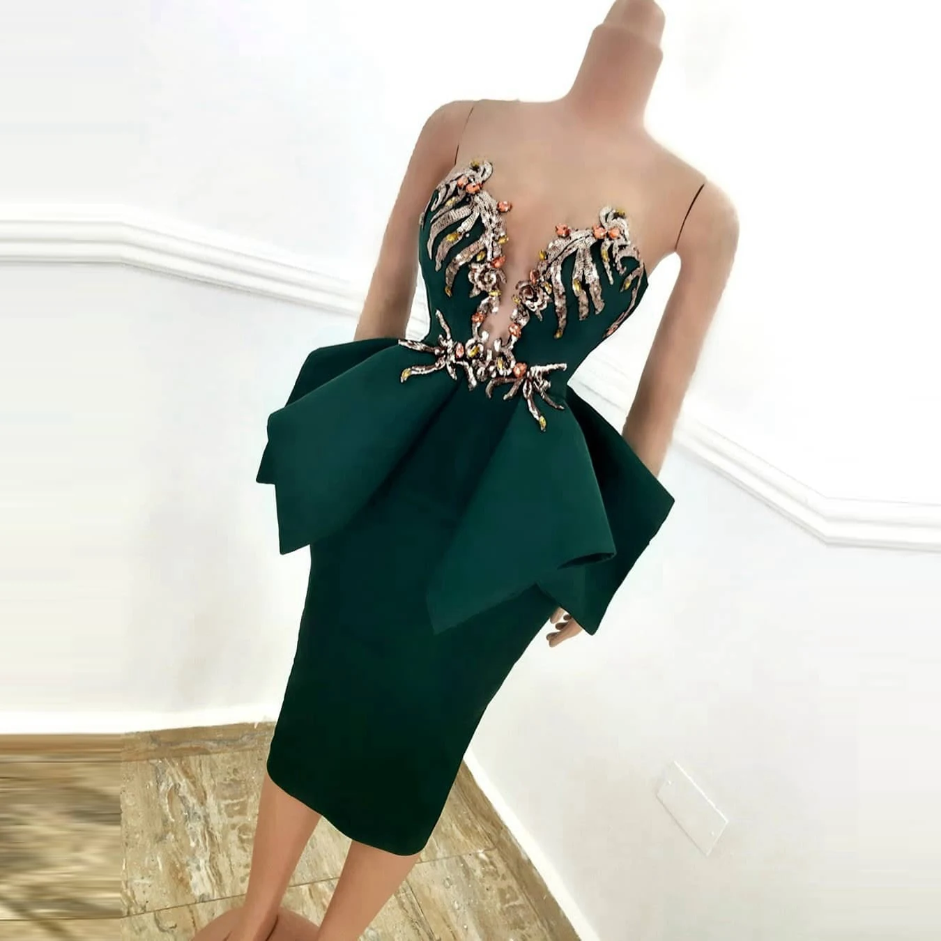 Sexy Hunter Greeen Party Dresses Backless Strapless V Neck Sequins Crystals Beaded Puffy Trumpet Cocktail Dress Knee Length