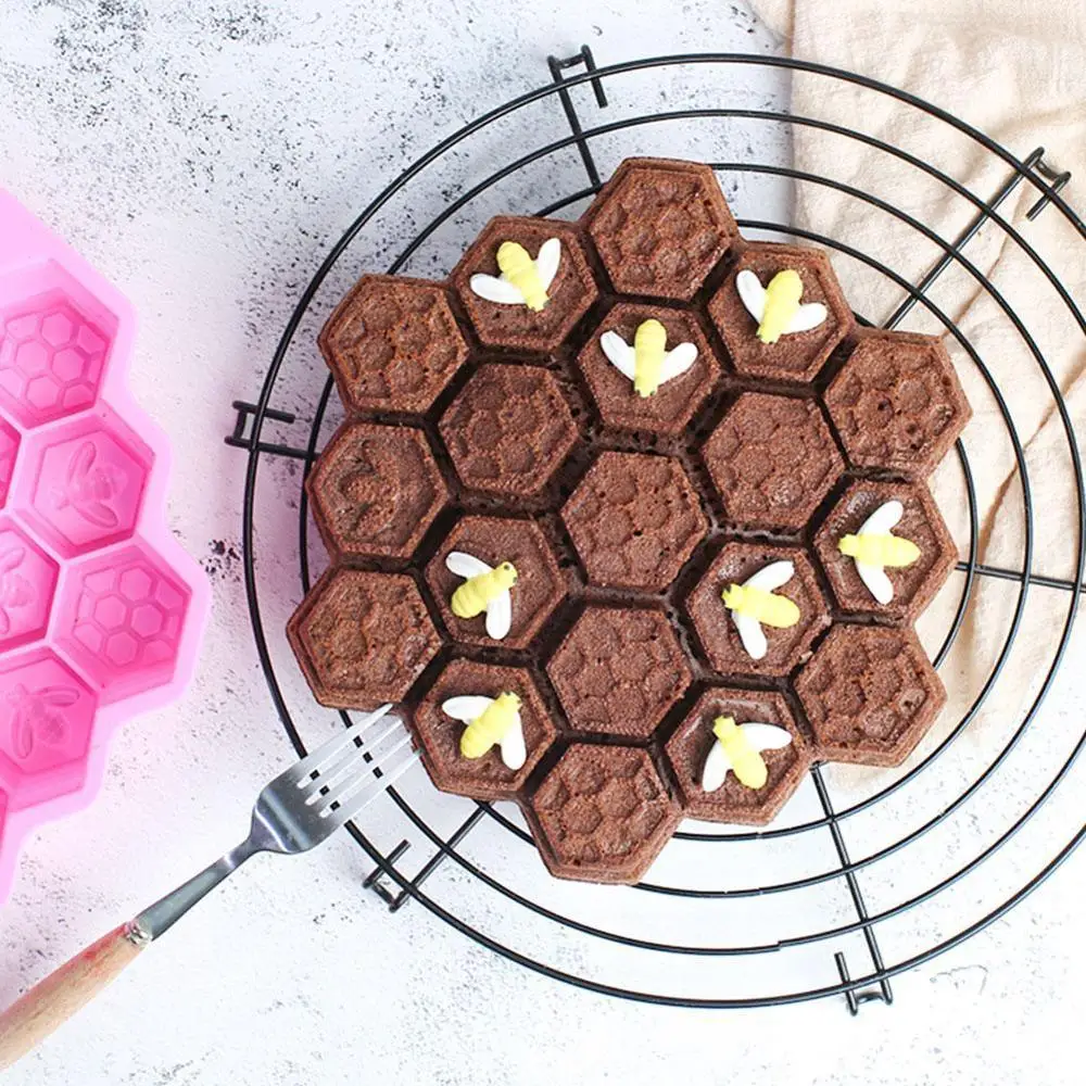 

Silicone 19 Mobile Bee Honeycomb Cake Chocolate Soap Mold Icing Mold Mold Diy Tools Beeswax Soap Cake Bakeware Bakeware Can F6W4