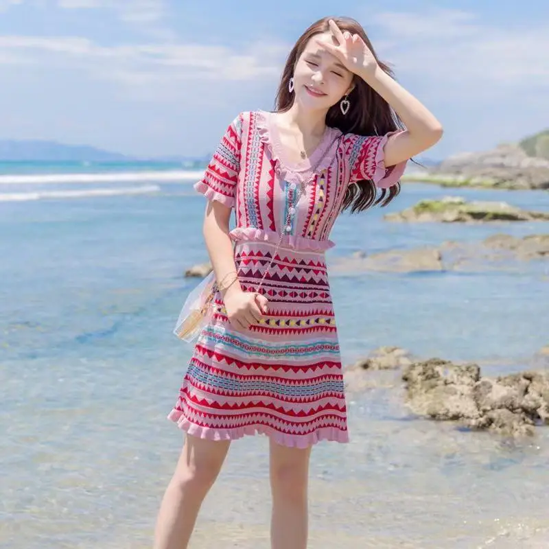 Женское трикотажное платье без рукавов в радужную полоску | Женская одежда