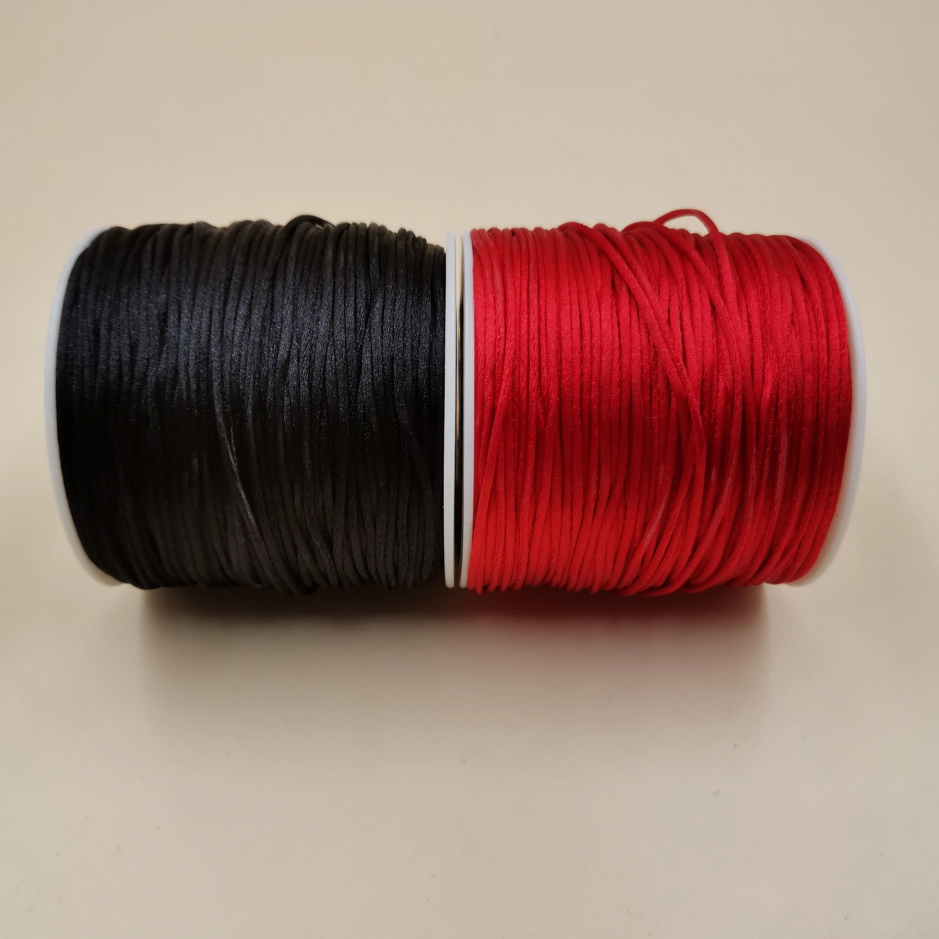 Шнур Раттэйл из сатина из полиэстера и нейлона диаметром 1 мм, китайский узел, 50 метровый рулон для изготовления браслетов и ювелирных изделий DIY.