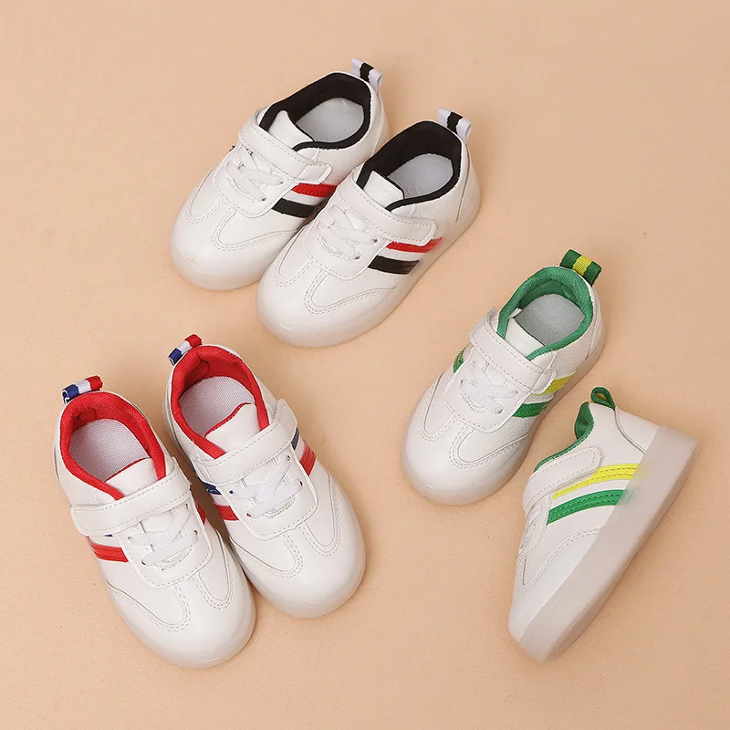 

Children Shoes With Light Boys Sport Casual Kids Light Up Sneakers 2021 New Cute Boy Glowing Shoes Girls Led Luminous Sneakers