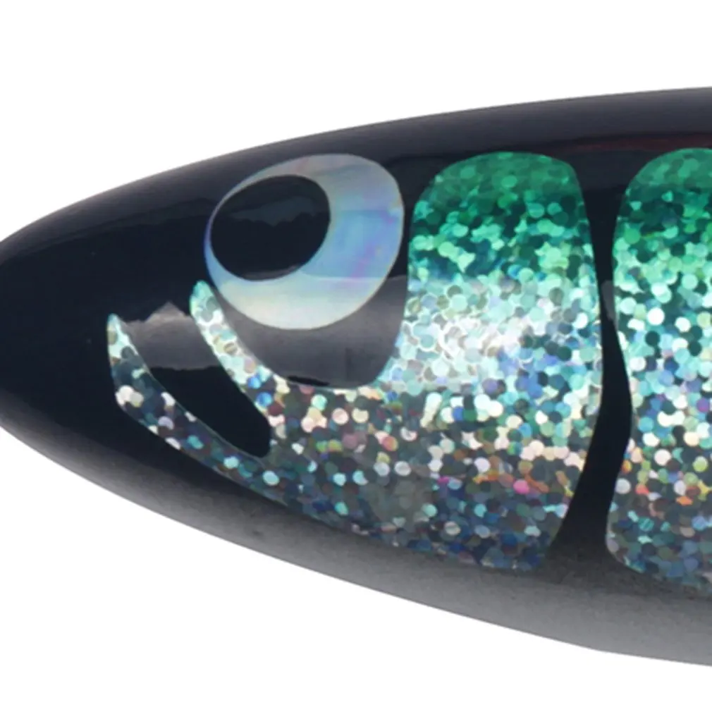 Соединительное кольцо из нержавеющей стали проходит через все тело рыбы