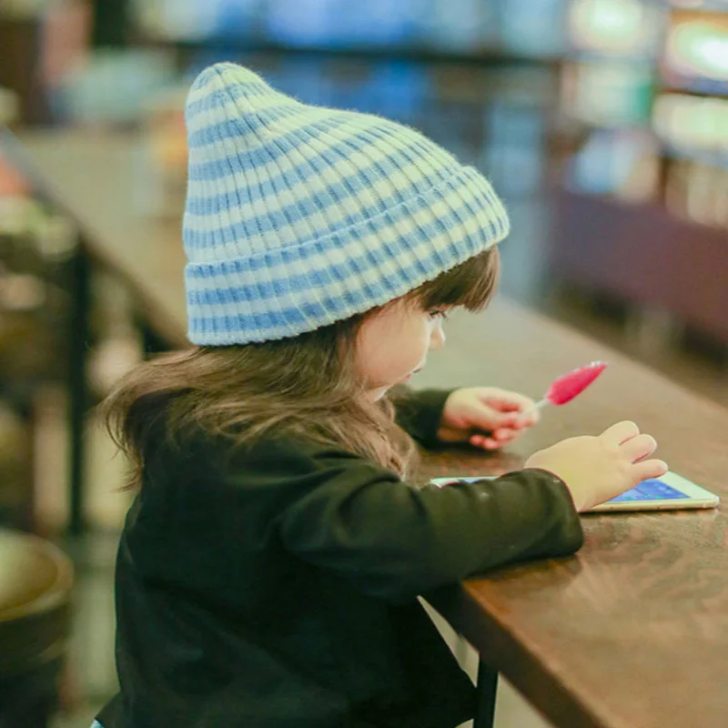 Детская теплая шапка-колокольчик в классическую полоску для мальчиков - купить