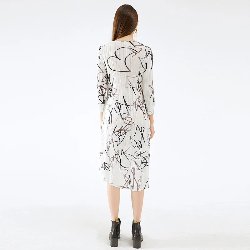 

2021 Spring New Casual Design Abstract Printing Soft High Elastic Free Size Pleated Dress Women