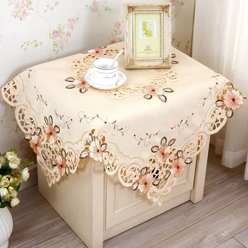 

European Classic Beige Floral Embroidered Tablecloth Rectangular Handmade Cutwork Table Runner Home Decoration Round Table Cloth