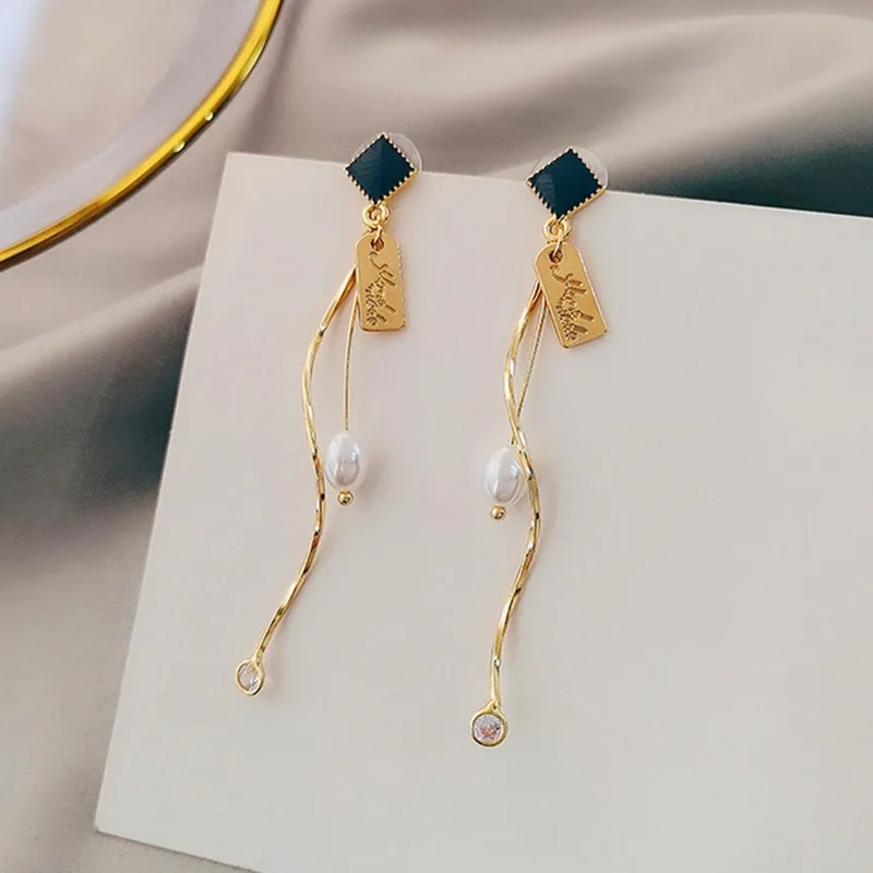 Японская и Корейская версия простых длинных спиральных сережек с кисточками