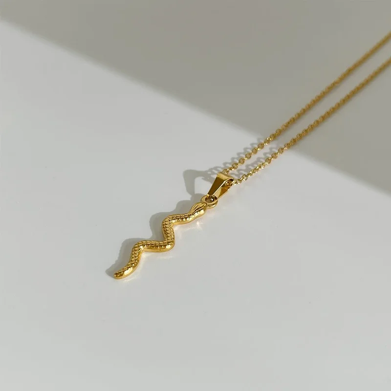

U-Magical exaggerated Gold metallic Snake Pendant Necklace For Women stainless steel Link Chain Snake Animal Necklace Jewelry
