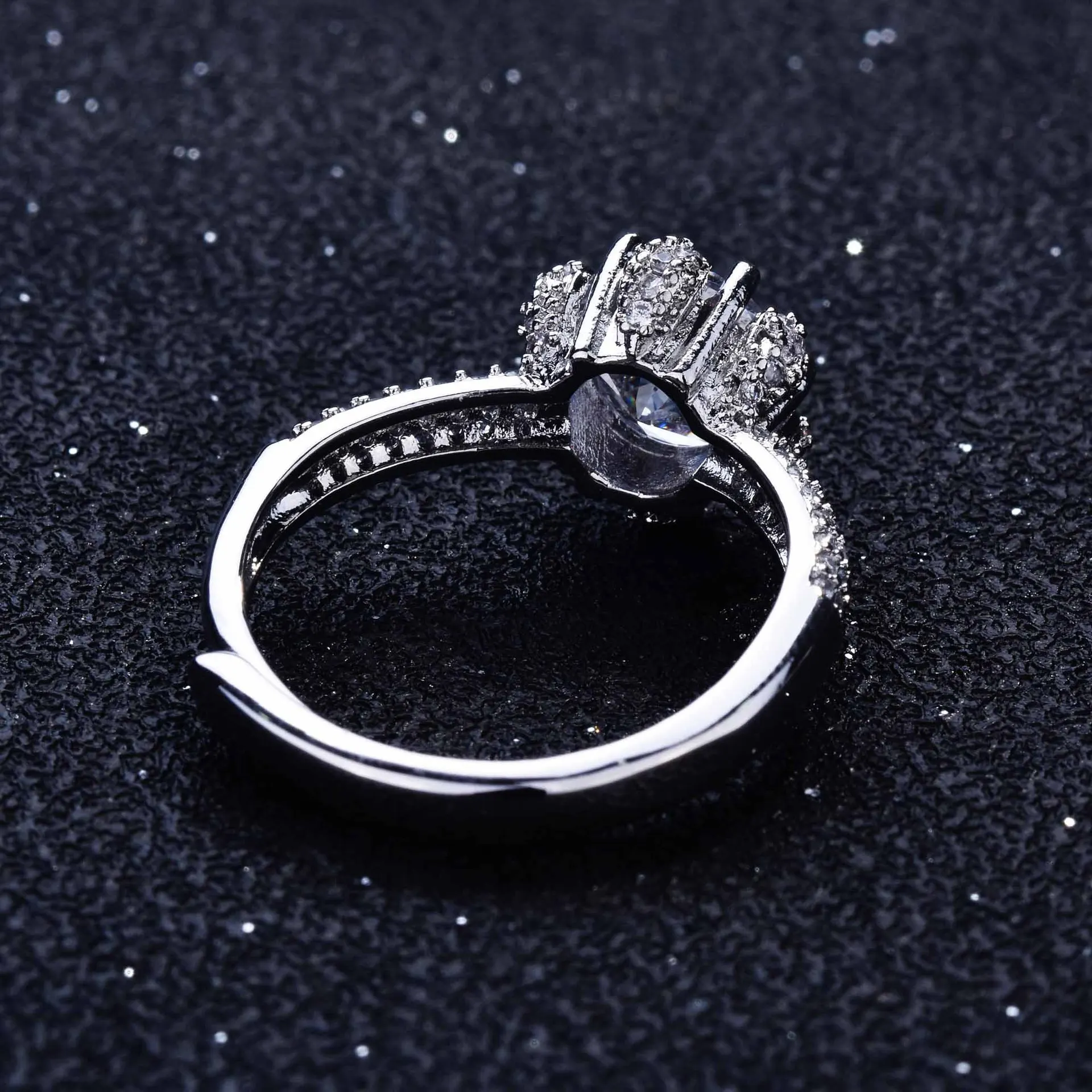 

Classic Pave Flower Wedding Open Ring with 2 Ct Moissanite High Carbon CZ 2021 New Top Women Jewelry Fashion Trend for Party