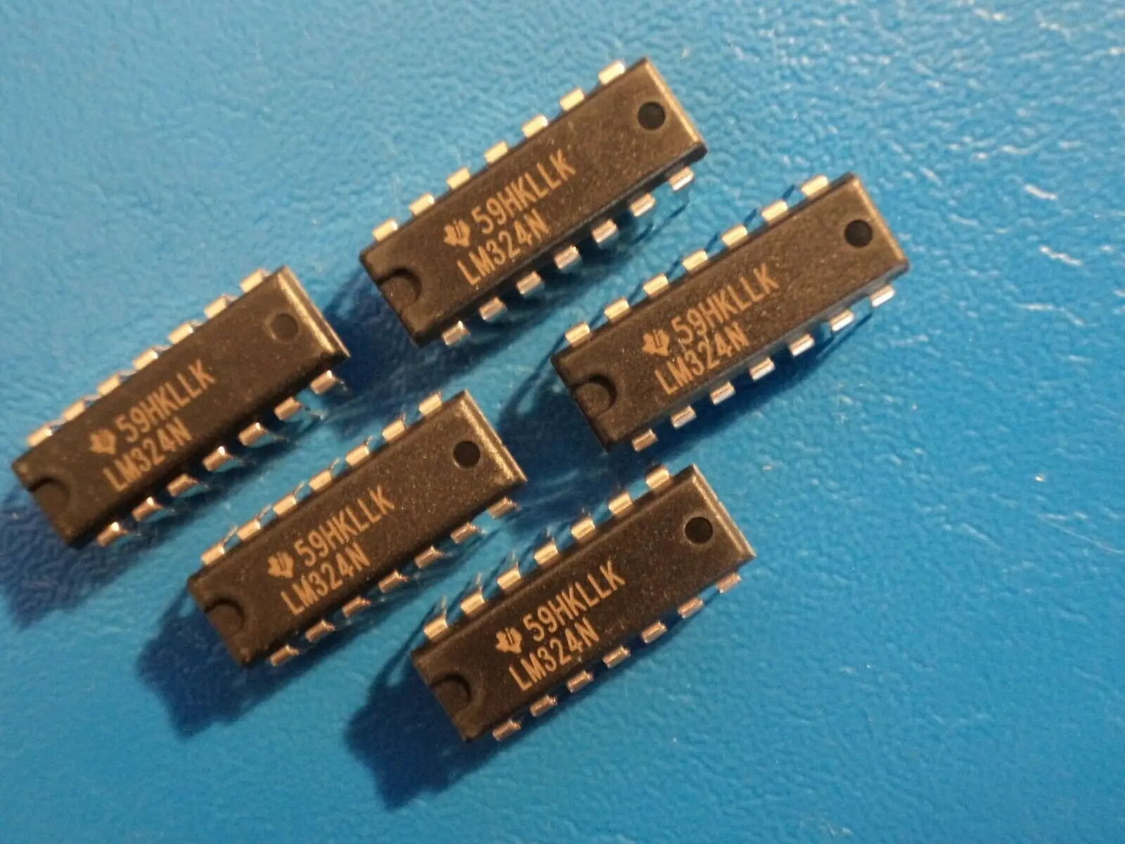 

LM324N QUAD OP AMP LOW POWER 14 PIN