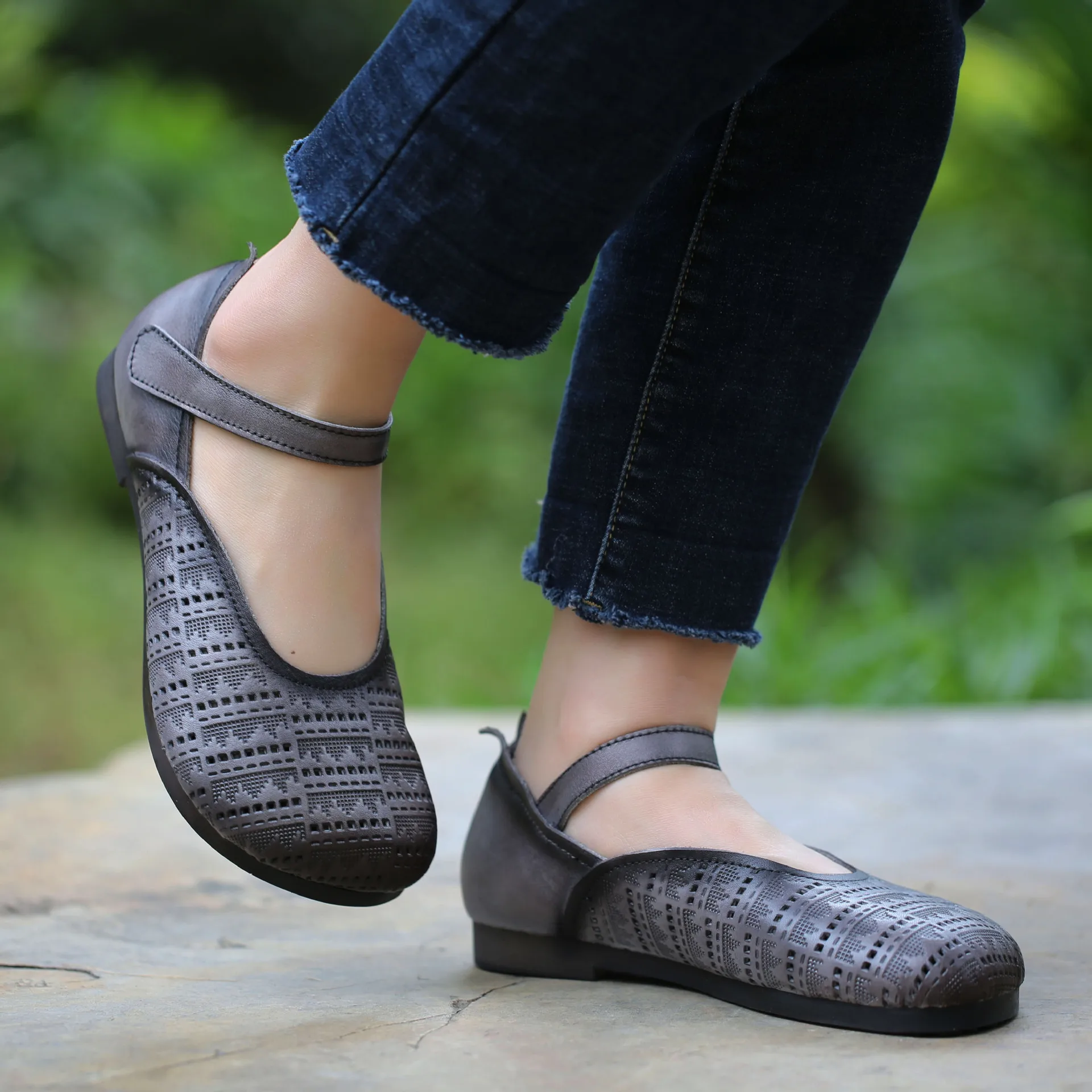 

VALLU spring new women's shoes first layer cowhide retro commuter fashion heel buckle hollow sandals outdoor beach