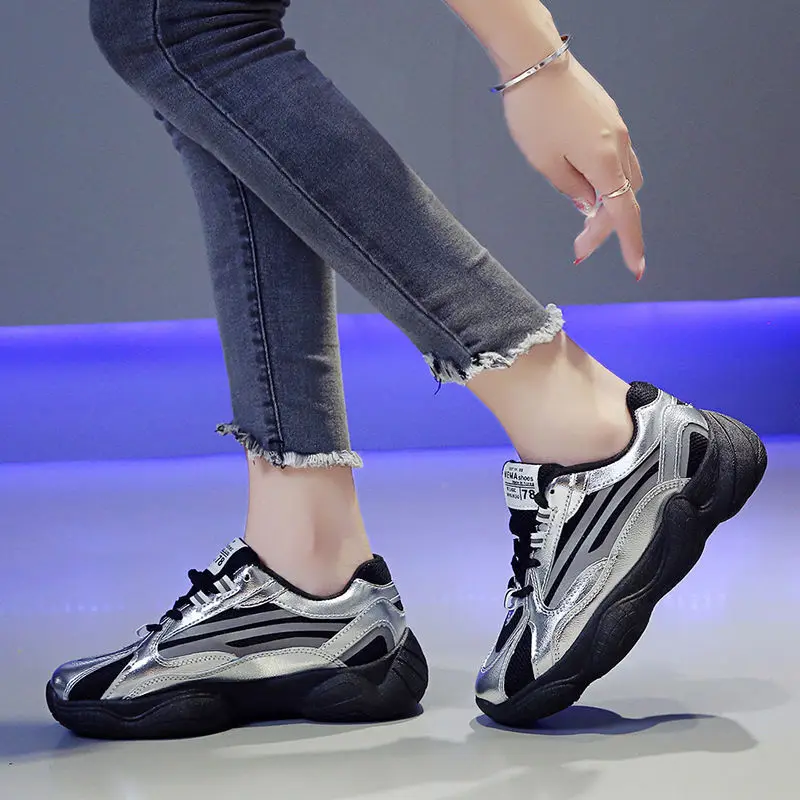 Женские кроссовки с блестками Серые на толстой платформе повседневная