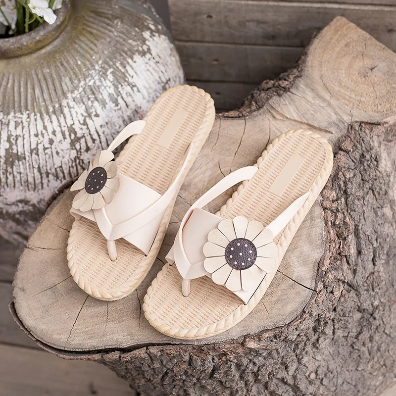 

2021 new autumn and summer flip flops women's wear fashion Korean wear-resistant anti slip women's sandals