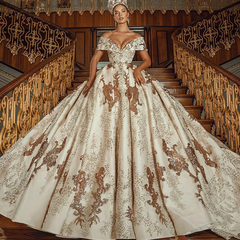 Женское свадебное платье со шлейфом It's yiiya белое кружевное с открытыми плечами