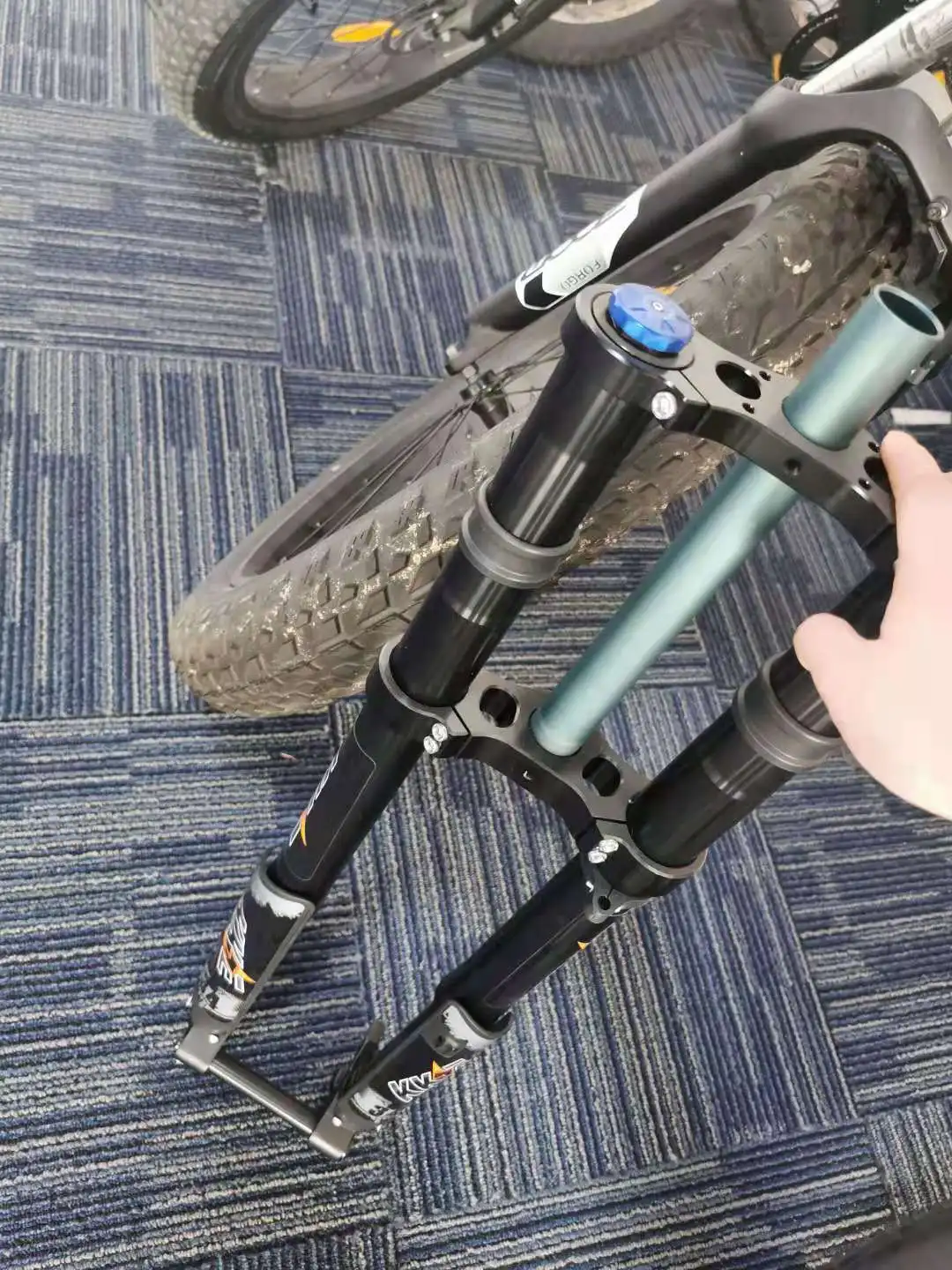 

Front Wheel and Fork For S17-1500W