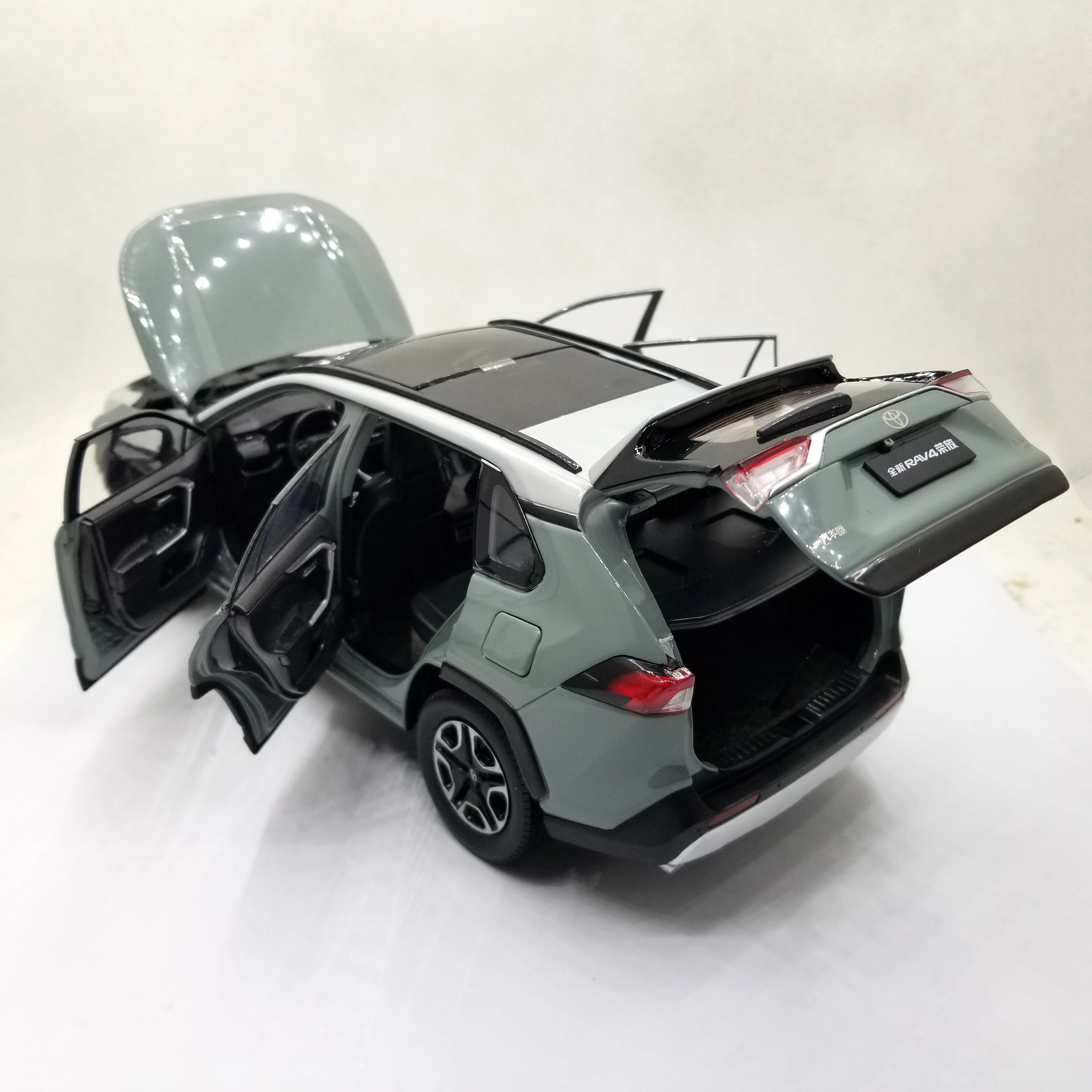 1:18 литая модель для Toyota RAV4 2020 серый SUV игрушечный автомобиль из сплава