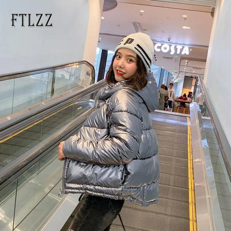 Новинка 2019 Зимняя яркая серебристая короткая парка для женщин тонкая шапка с
