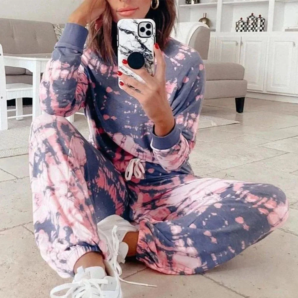 Костюм спортивный женский из двух предметов элегантный комплект с брюками