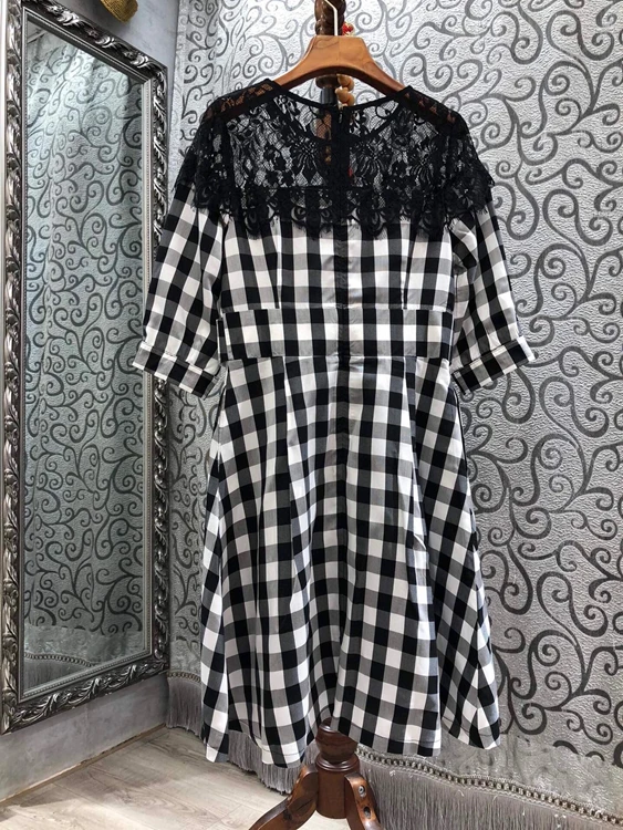 

2021 early spring new women's lace color matching stitching plaid gold button short sleeve dress 105