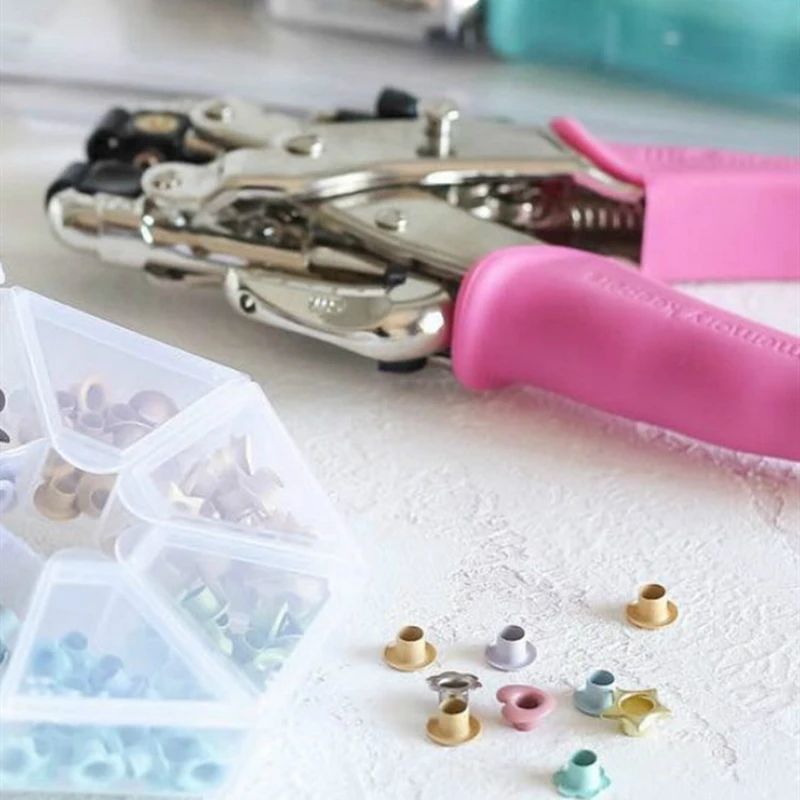 

We R Memory Keepers Hand-held Powerful Punching Eye Pliers Tool Hand Account Scrapbook DIY Photo Album Gas Hole Crop A Dile Bite
