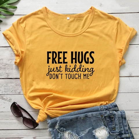 Футболка унисекс с надписью «Free Hugs» и надписью «Don't Touch Me»