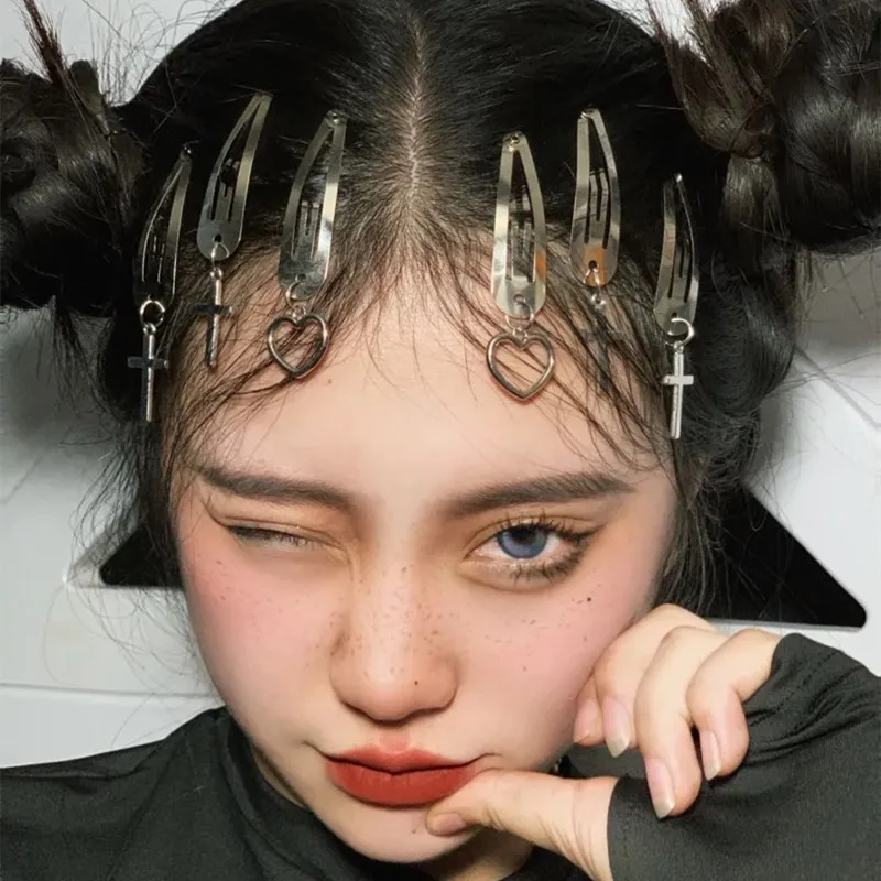 

Harajuku Vintage Metal Cross Moon Heart Hair Clip Fashion Hair Accessories for Girls Women Hollowout Peach Bear Heart Hairclips