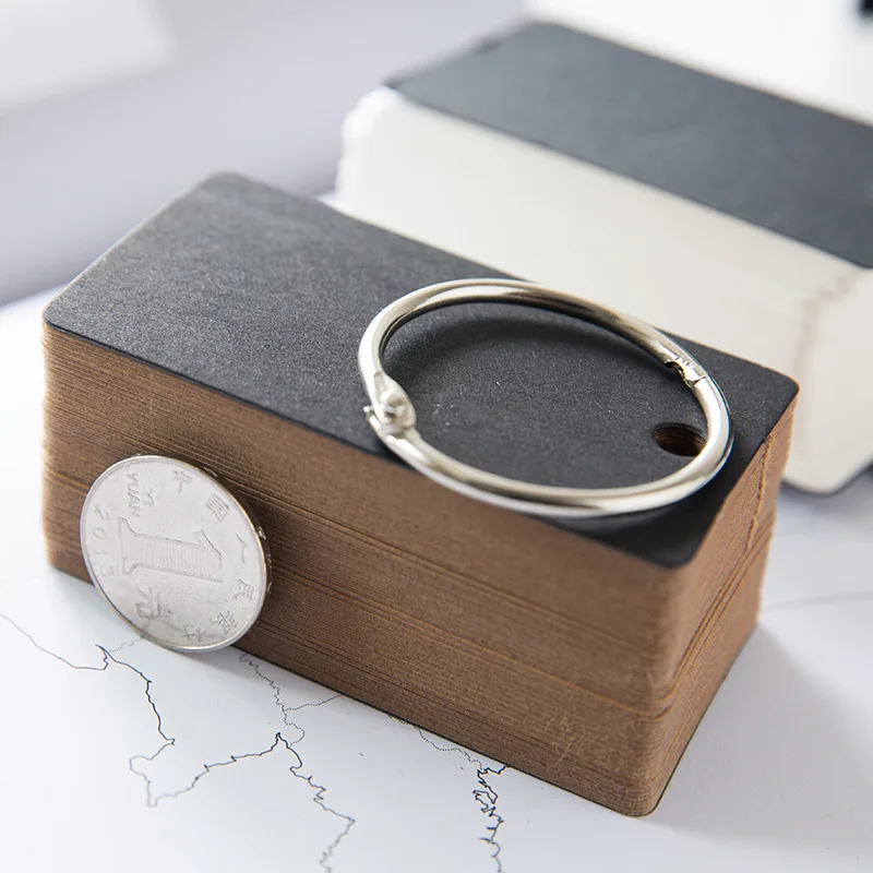 Простая и креативная крафт бумага легко приклеивается к маленькому блокноту в