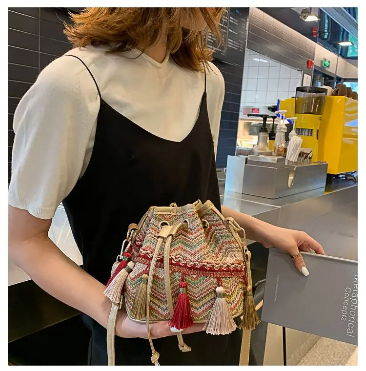 Женская сумка с кисточками на плечо Холщовая Сумка мешок для женщин 2020 шнурке