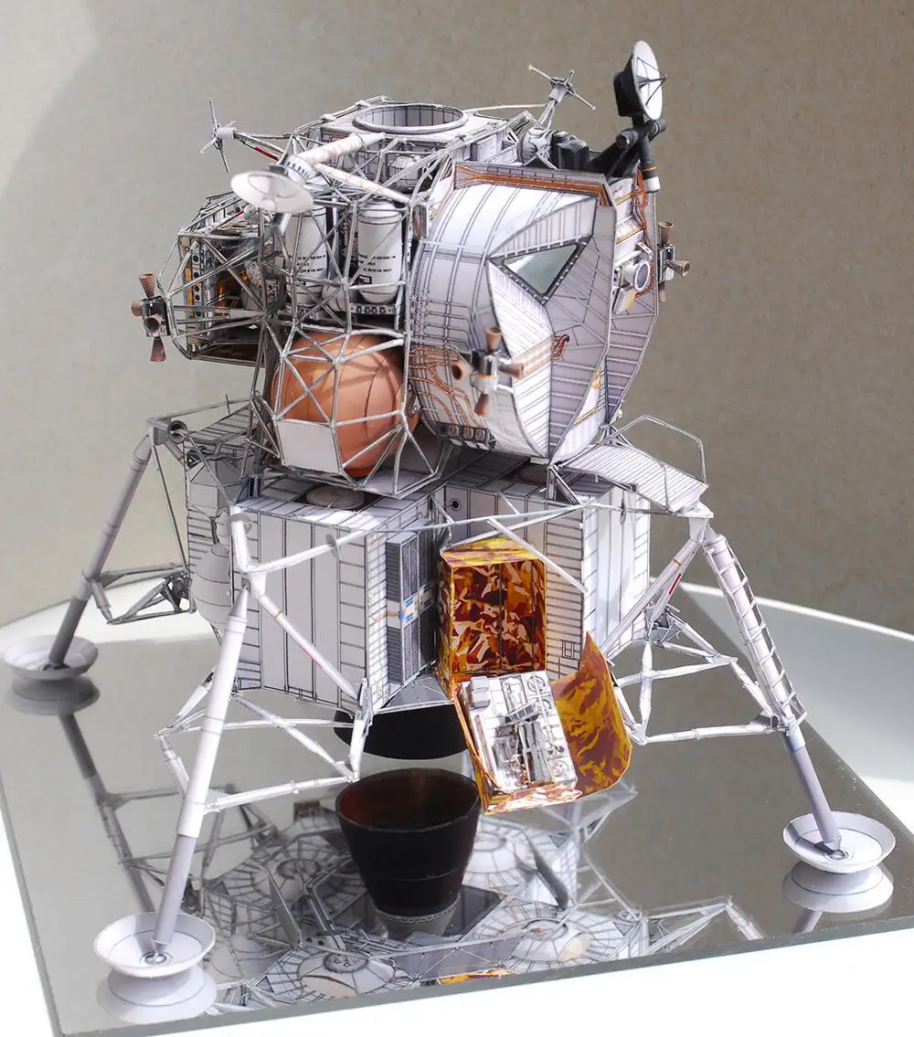 Модель Apollo 11 бумажная для самостоятельной сборки авиационная модель авиатора