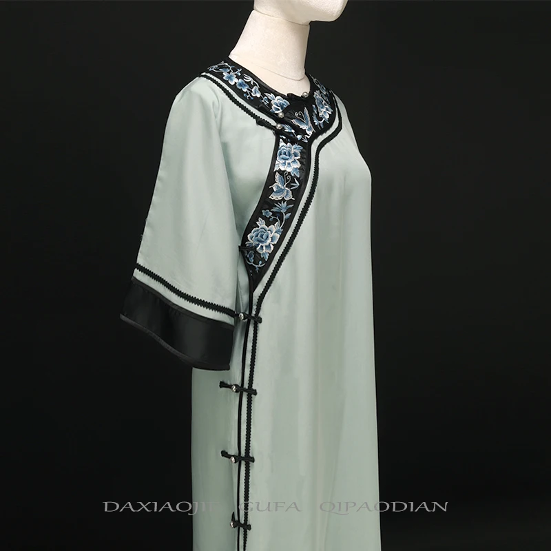 

Old style cheongsam 2020 Jingyesi blue collarless everyday embroidery in late Qing Dynasty