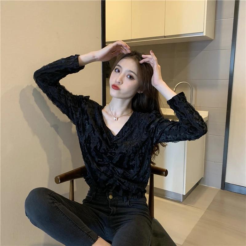 

Alien Kitty 2021 Spring Women V-Neck Velvet Bottoming Puff Sleeve Inside Lady Casual T Shirt Minimalist Sweet Fungus Tops