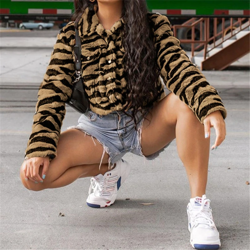 Укороченная Женская куртка 2019 укороченная модная короткая с животным принтом