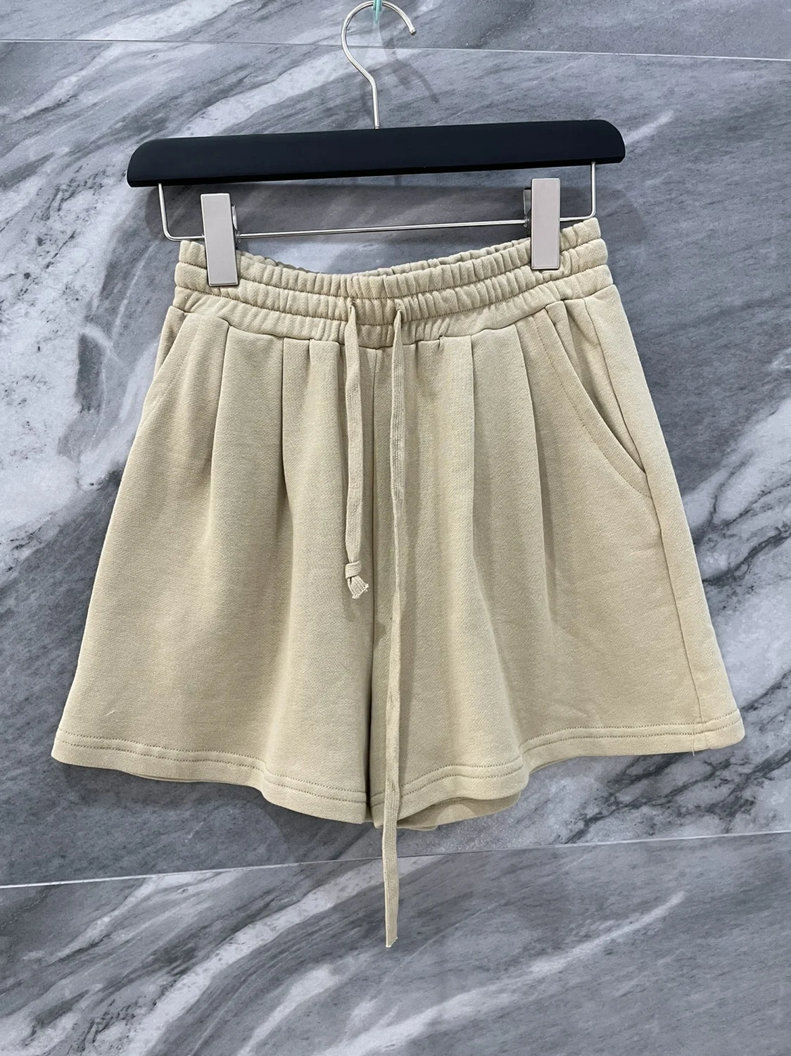 

100% Cotton Niche Design Letter Post-labeling Frayed Sweater Shoulder Pad Tops Casual Sweater Shorts Two-color Suit