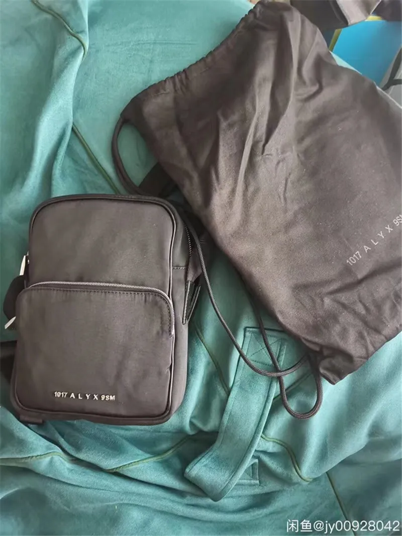 

ALYX Vertical Camera Bag Men Women 1017 ALYX 9SM Vertical Backpacks Front plaque Adjustable rollercoaster Bags