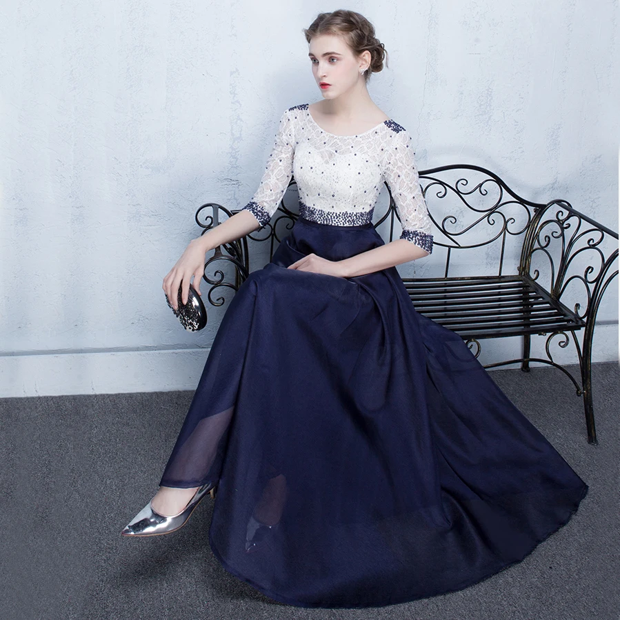 Винтажное вечернее платье А силуэта для мамы и дочки кружевное с длинным рукавом