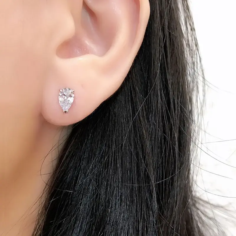 Серьги-гвоздики из серебра 100% пробы с искусственным драгоценным камнем |