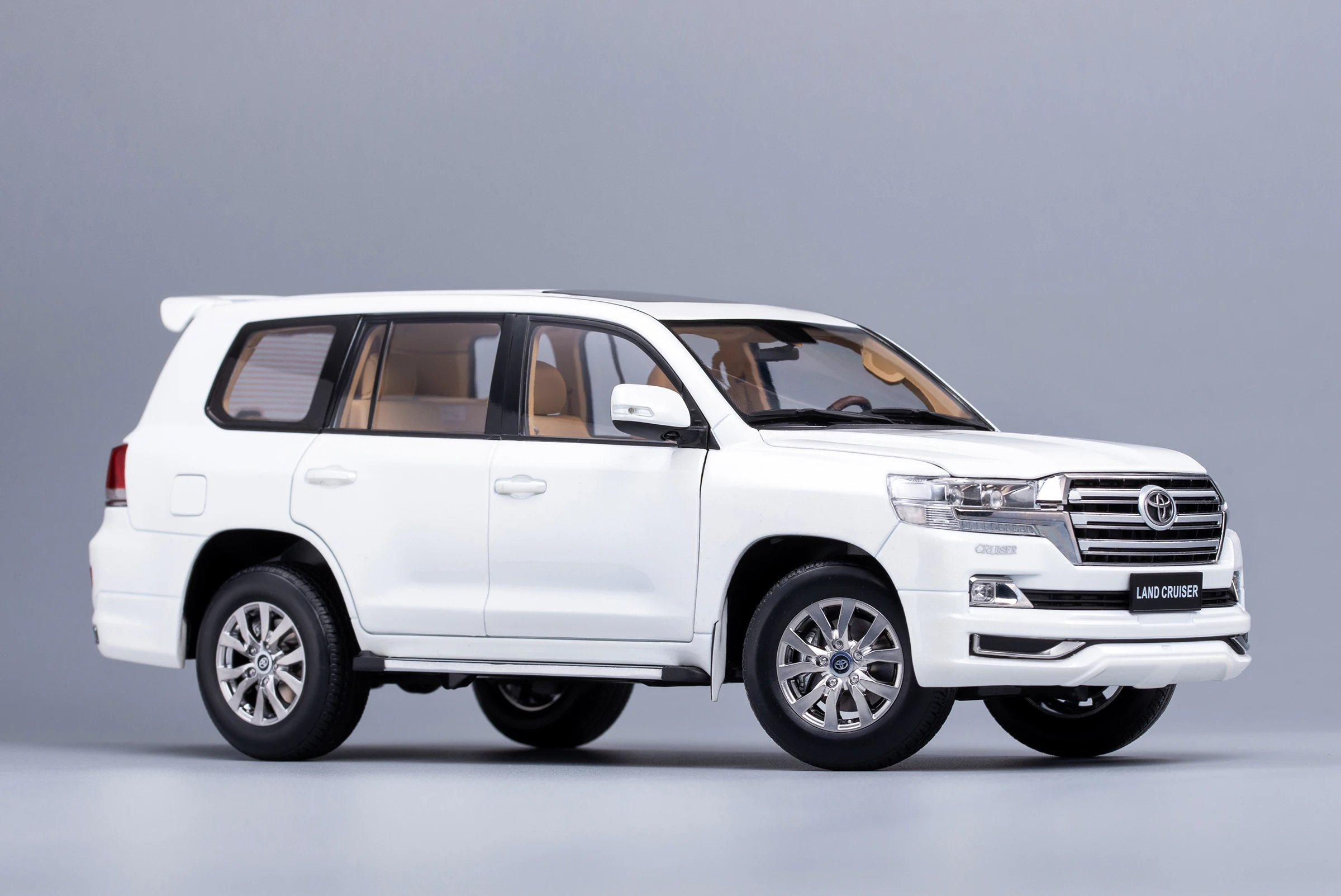 Литая модель 1:18 для Toyota Land Cruiser LC200 2019 Белый внедорожник игрушечный автомобиль из